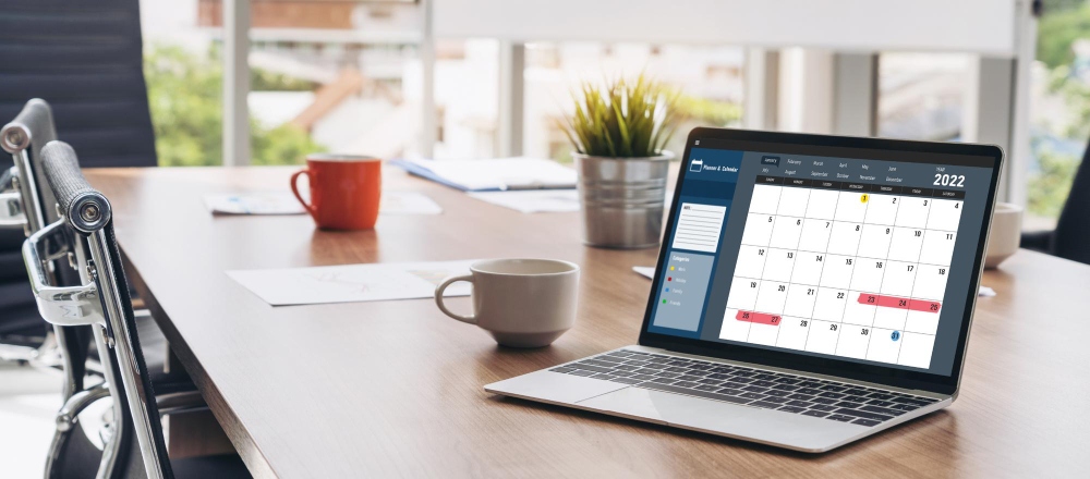 simple calendar template on laptop