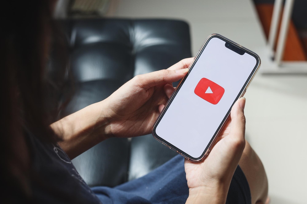 youtube app opening on mobile