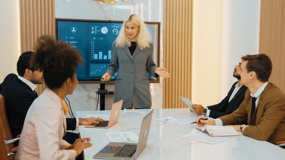 presenting executive summary in meeting