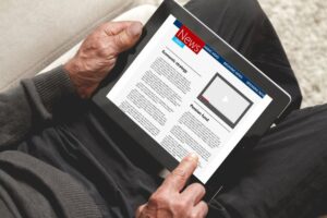 reading long article from a news site on tablet screen