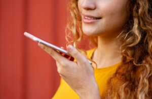 person using microphone button to type voice to text